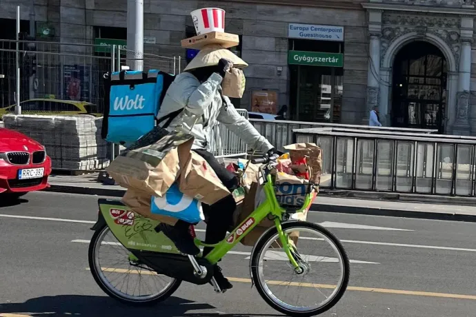 Tele van vele a net, de nem tudni, ki a rejtélyes nagykörúti futár