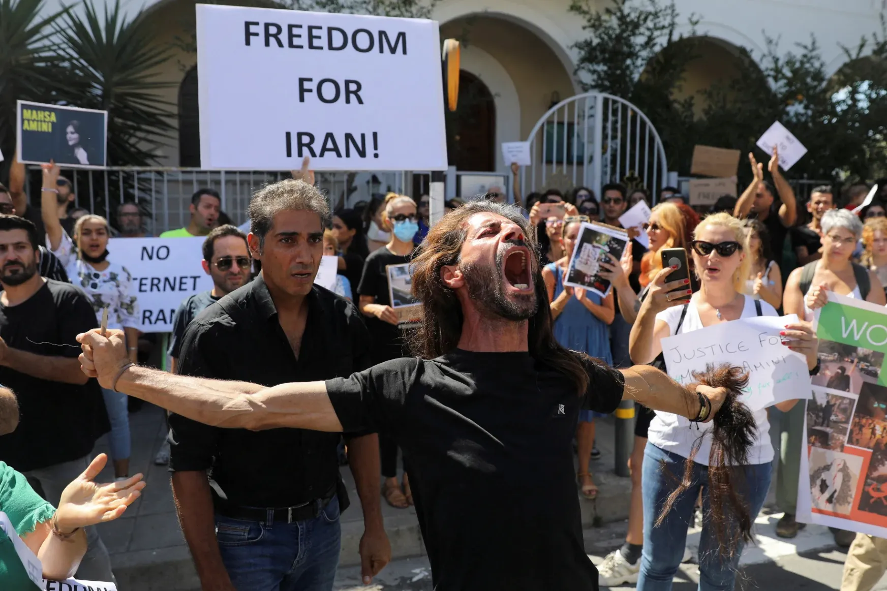 Irán számonkérte az Egyesült Királyság és Norvégia nagykövetét