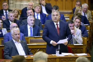 Orbán Viktor is felszólal a parlamentben hétfő délután