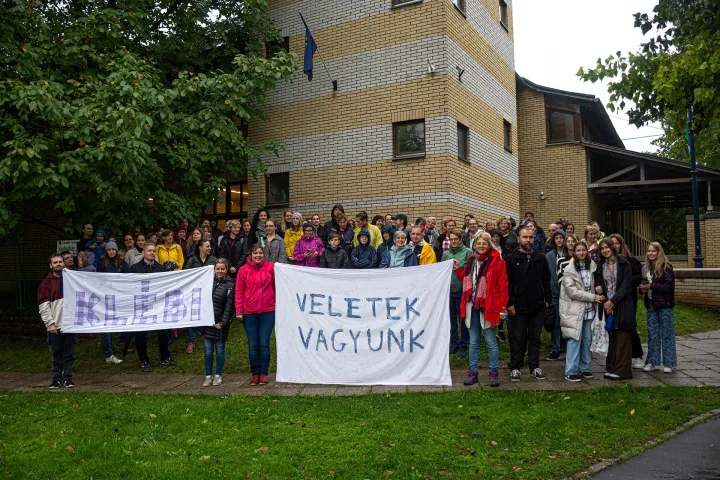 A Klebelsberg Kuno Általános Iskolában is demonstráltak hétfőn – Fotó: olvasói fotó