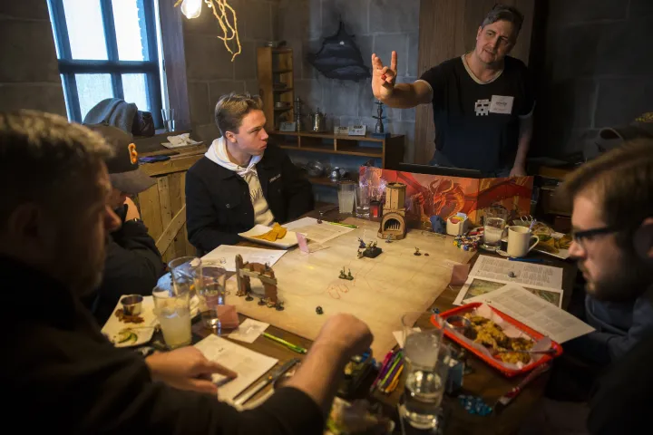 Dungeons & Dragons játékot játszanak egy arlingtoni kocsmában – Fotó: Boston Globe / Getty Images