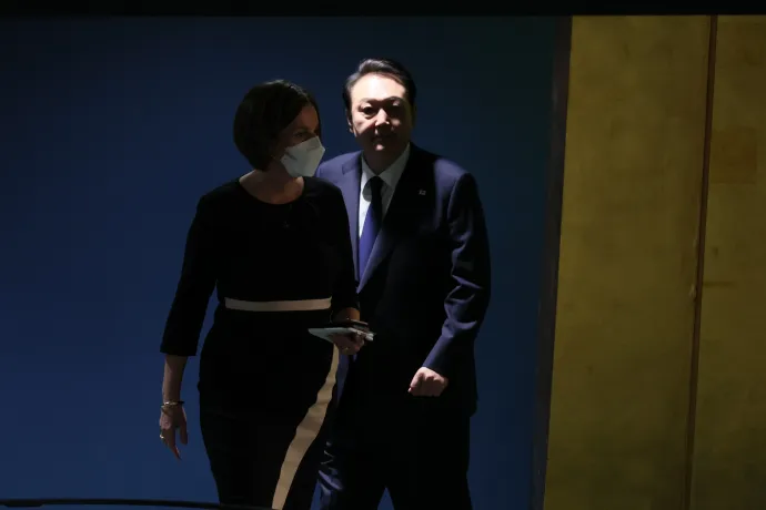 Jun Szokjol dél-koreai elnök érkezik az ENSZ székházába, 2022. szeptember 20-án – Fotó: Brendan McDermid / Reuters
