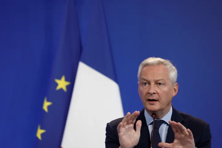 45 milliárd eurós csomaggal fékeznék meg a franciák a rezsidrágulást