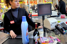 Ezért jó, ha a sajátmárkás termékeket választjuk - ennyibe kerülnek most öt áruházláncnál