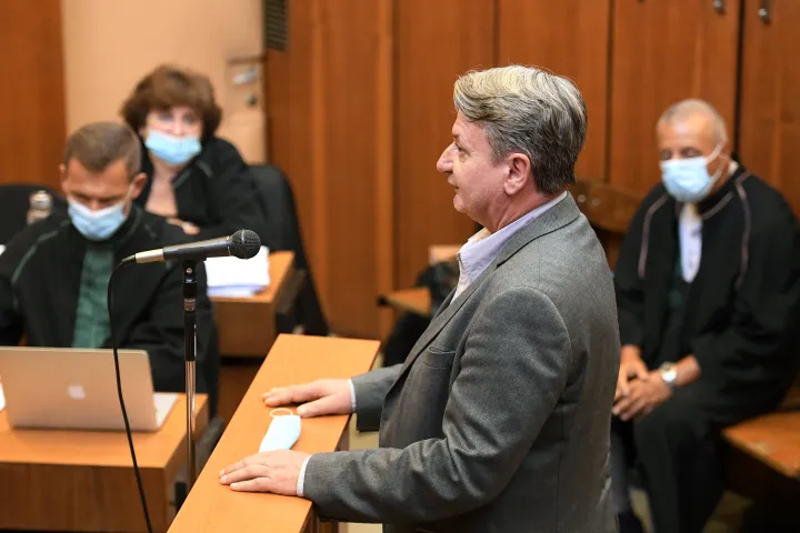 Kovács Béla korábbi jobbikos európai parlamenti képviselő az utolsó szó jogán beszél az ellene és három társa ellen az Európai Unió intézményei elleni kémkedés bűntette és más bűncselekmények miatt indult büntetőper tárgyalásán a Budapest Környéki Törvényszék tárgyalótermében 2020. szeptember 24-én – Fotó: Kovács Tamás / MTI