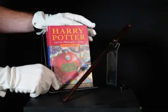 68 millió forintot is adhatnak egy Harry Potter-kötetért