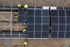 Raktárakban állnak a napelempanelek az energiaválság kellős közepén