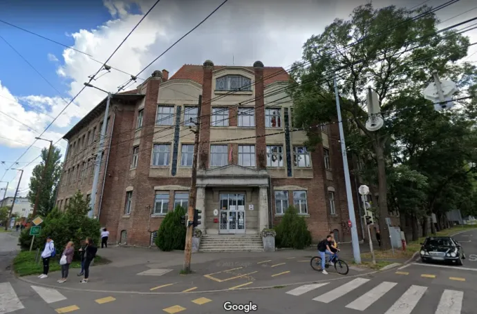 A 114 éves Mechwart András Gépipari és Informatikai Technikum épülete – Forrás: Google Maps
