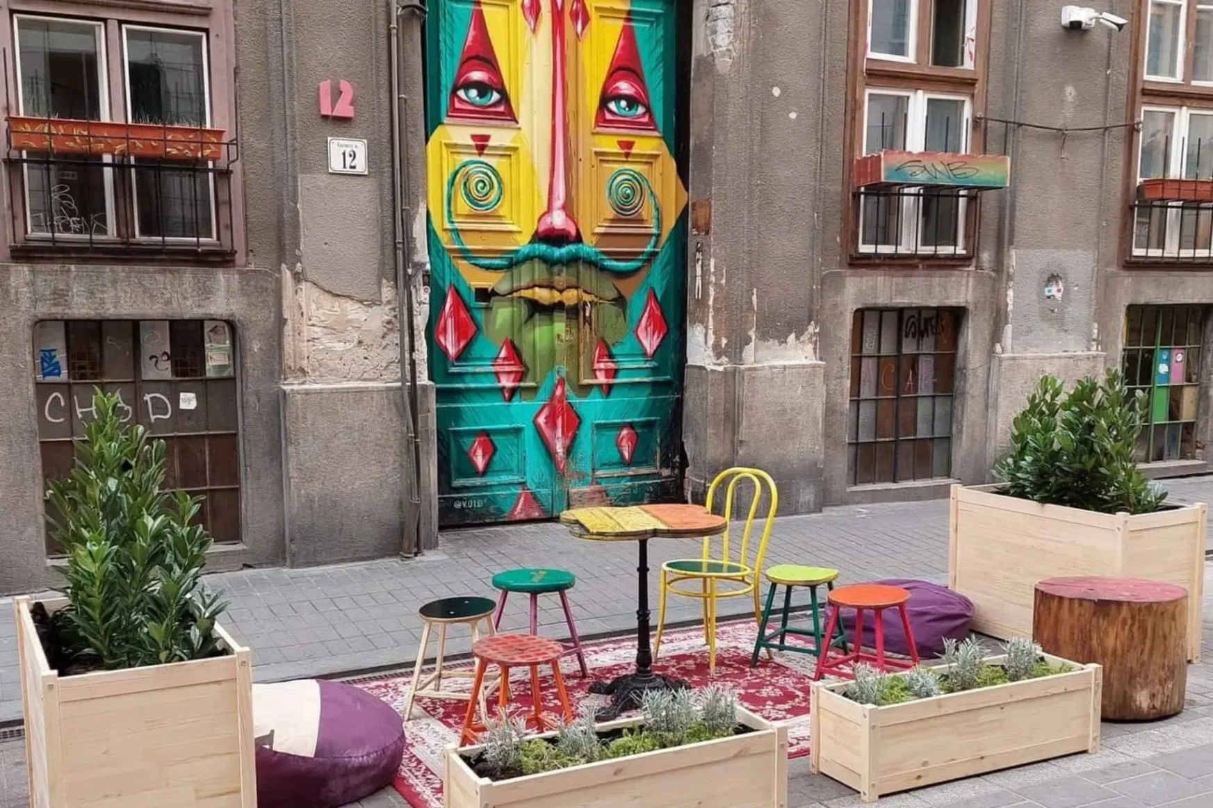 Egy hétig székek és asztalok állnak be tíz parkolóhelyre Budapest belvárosában