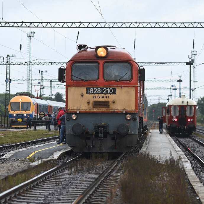 Tíz év alatt eltűnnek az országból az ütött-kopott vonatok, ha folytatódnak a beszerzések