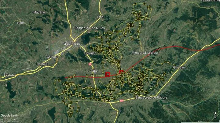 A vörös négyzetek a tervezett medve felüljárókat jelölik, a sárga vonalak pedig a nyakörvezett medvék mozgását – Forrás: Domokos Csaba