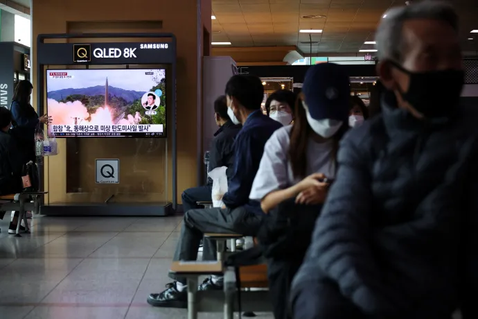 Észak-Korea két ballisztikus rakétát lőtt ki szombat reggel