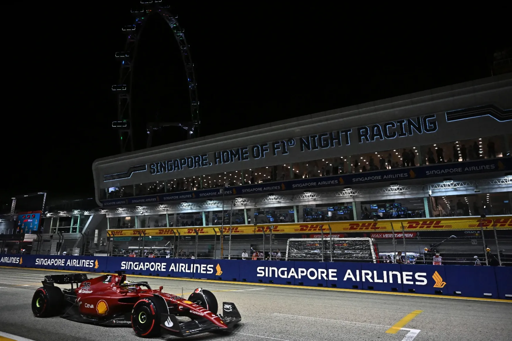 Elszámolta magát a benzinnel a Red Bull, Leclercé lett a pole Szingapúrban
