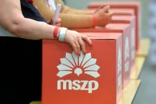 Az MSZP felszólította Ujhelyit, hogy rendezze a párt felé felhalmozott tartozását, és adja vissza EP-mandátumát