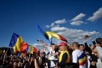 A kormány ellen tüntetett a szélsőjobb – Simion és Șoșoacă összebalhéztak