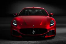 A Maserati utolsó benzines és első elektromos sportautóját Ferrari-áron adják