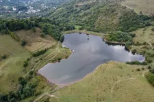 A szivattyúzás nyomán tovább csökkent a verespataki Tăul Mare tó vízszintje