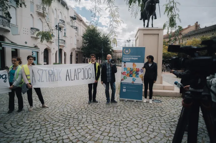 Petíciót adtak át a szegedi pedagógusok az ombudsmannak