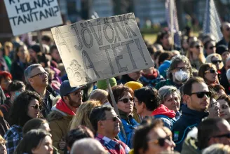 Sztrájkolnak a pedagógusok Magyarországon, több ezer embert várnak a budapesti élőláncba
