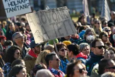 Sztrájkolnak a pedagógusok Magyarországon, több ezer embert várnak a budapesti élőláncba