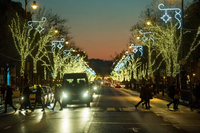 Karácsony a Facebook-oldalán szavaztatta meg, legyen-e karácsonyi díszvilágítás