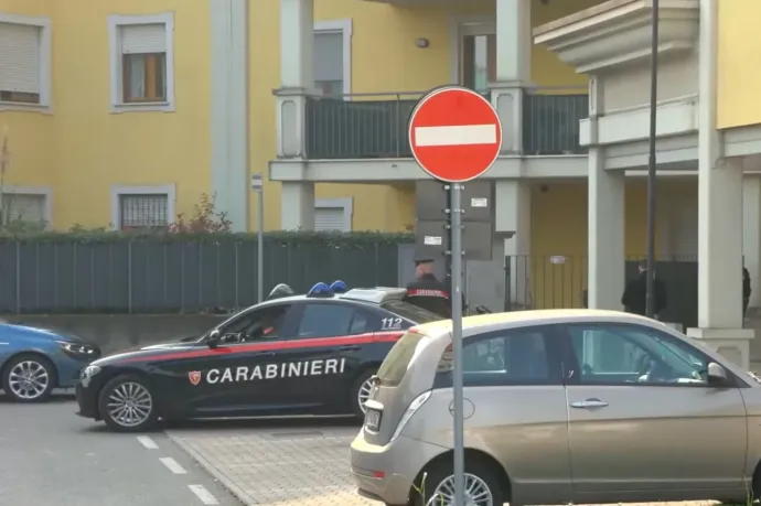 Elengedte túszul tartott négyéves gyerekét a magát elbarikádozó fegyveres férfi Olaszországban