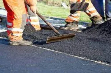 Hétfőtől több héten át javítják az M1-es, az M3-as és az M7-es burkolatát