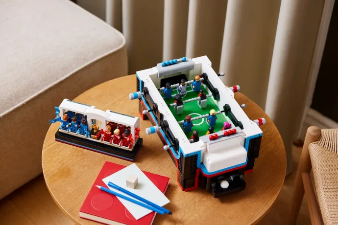Novembertől megvásárolható a 16 éves magyar fiú által tervezett Lego-csocsóasztal