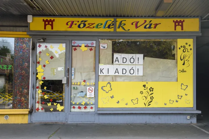 Kiadó üzlethelyiség Újpalotán, a Drégelyvár utcai egykori szolgáltatóházban – Fotó: Róka László / MTI bizományosi