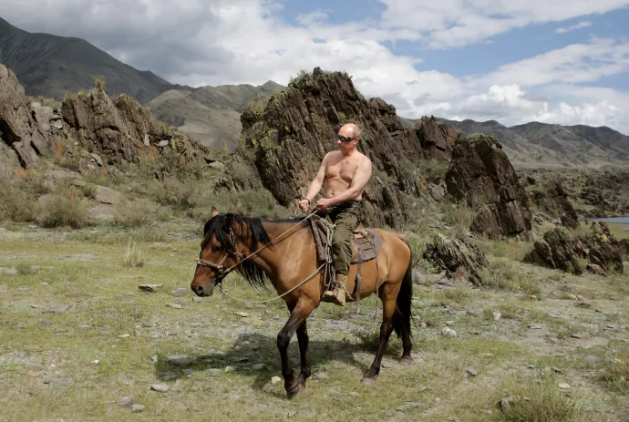 Az orosz elnök egy híres, szibériai nyaralós fotója – Fotó: Alexey Druzhinin / Ria-Novosti / AFP