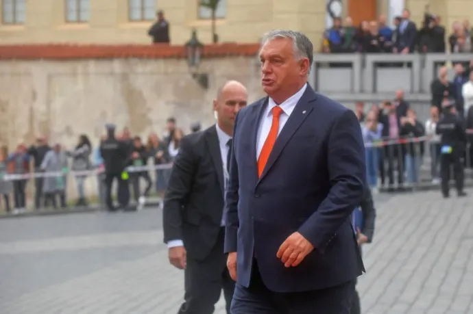 Hungarian PM Orbán booed by protesters in Prague