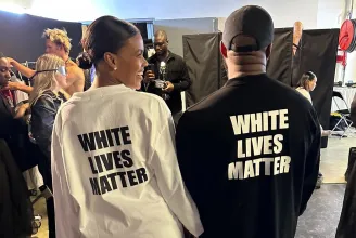 Kanye West Tucker Carlson műsorában: A White Lives Matter pólók viccesek és csak az igazságot állítják