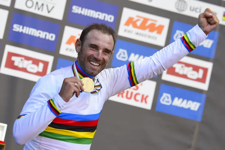 A világbajnok Alejandro Valverde 2018. szeptember 30-án, Innsbruckban – Fotó: Dario Belingheri / AFP