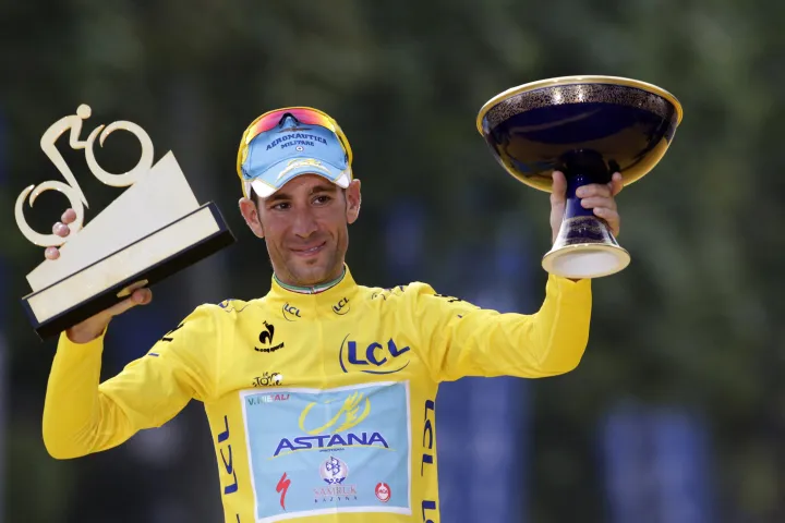 A Tour de France-győztes Vincenzo Nibali 2014. július 27-én – Fotó: Kenzo Tribouillard / AFP