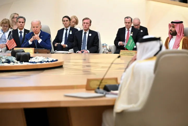 Joe Biden és a szaúdi koronaherceg Dzsiddában egy közös amerikai-szaúdi biztonsági és fejlesztési csúcstalálkozón 2022. július 16-án – Fotó: Mandel Ngan / AFP