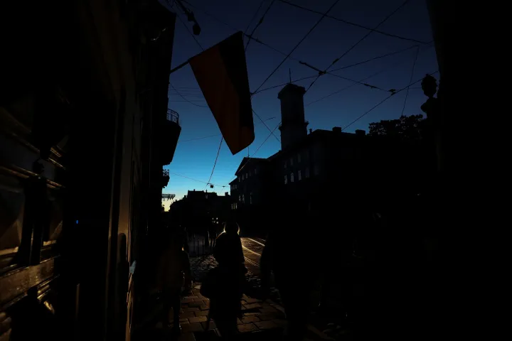Sötét utcák Lvivben 2022. október 10-én – Fotó: Pavlo Palamarchuk / Reuters