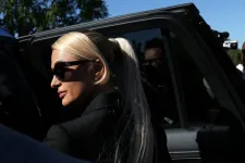 Paris Hilton részletesen beszélt tinikori szexuális zaklatásáról