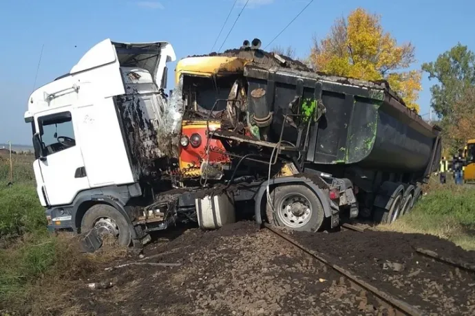 5 súlyosabb, 14 könnyebb sérültje van az ikladi vonatbalesetnek