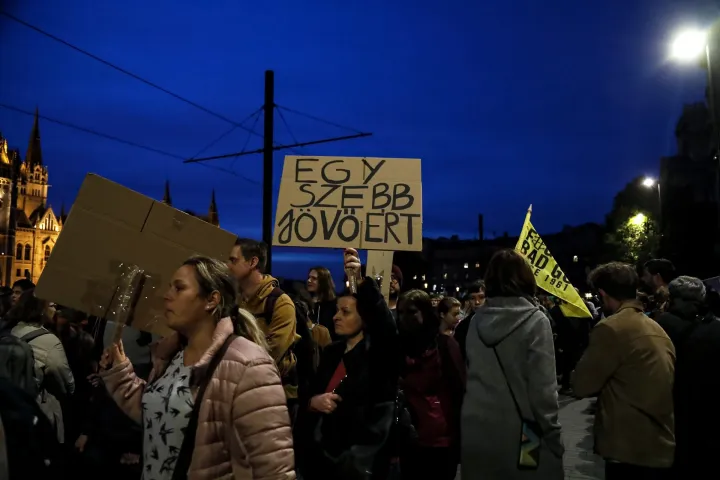 Demonstráció a Kossuth téren az oktatás helyzetének reformjáért 2022. október 5-én – Fotó: Hevesi-Szabó Lujza / Telex