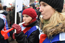 Nem csak béremelésért, az osztályok létszámkorlátozásáért és jobb tankönyvellátásért is tüntetnek a lengyel tanárok