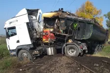 Ikladi tömegbaleset: forgalomból kivont teherautót vezetett arra érvényes jogosítvány nélkül a balesetet okozó sofőr