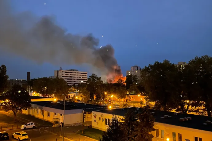 Kigyulladt egy 300 négyzetméteres, használaton kívüli épület Kispesten