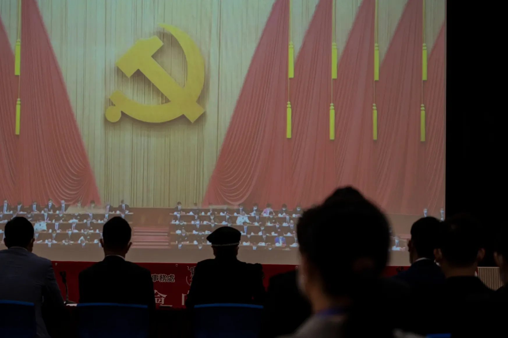 Tajvan átvételére tett fogadalommal nyitotta meg Hszi Csin-ping a Kínai Kommunista Párt 20. kongresszusát