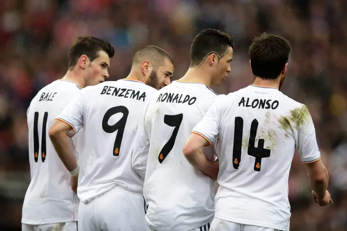 Gareth Bale, Karim Benzema, Cristiano Ronaldo és Xabi Alonso egy mérkőzésen, 2014 márciusában – Vi-images / Getty Images