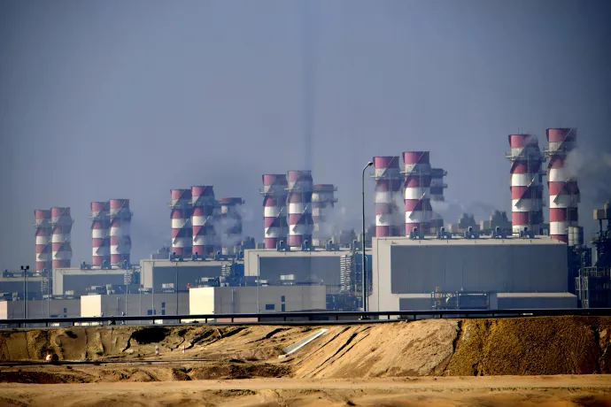 Szaúd-Arábia egyik sótalanító erőműve a Dammámtól 95 kilométerre északra fekvő Dzsubailban – Fotó: Giuseppe Cacace / AFP