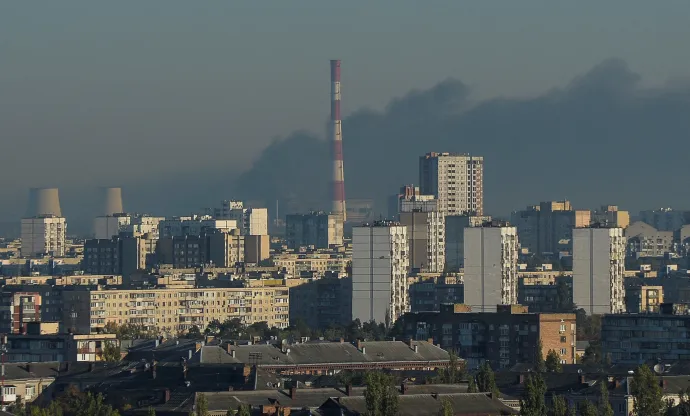  Füst száll fel Kijev szélén egy orosz rakétatámadás után, 2022. október 18-án – Fotó: Reuters/Stringer