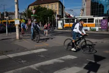A kerékpározás politikán átívelő, ellenzékiek és kormánypártiak is nagy arányban bicikliznek