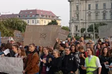 Van 11 tankerületi vezető, aki több jutalmat kapott, mint az alájuk tartozó összes tanár