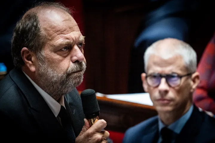 Éric Dupond Moretti igazságügyi miniszter a diáklány haláláról beszél a kormányhoz intézett nyilvános kérdések ülésén az országgyűlésben október 18-án – Fotó: Xose Bouzas / Hans Lucas / AFP