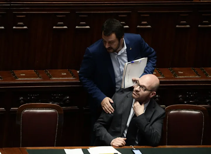 Matteo Salvini és Lorenzo Fontana az olasz parlament alsóházában, Rómában 2018. június 6-án – Fotó: Filippo Monteforte / AFP